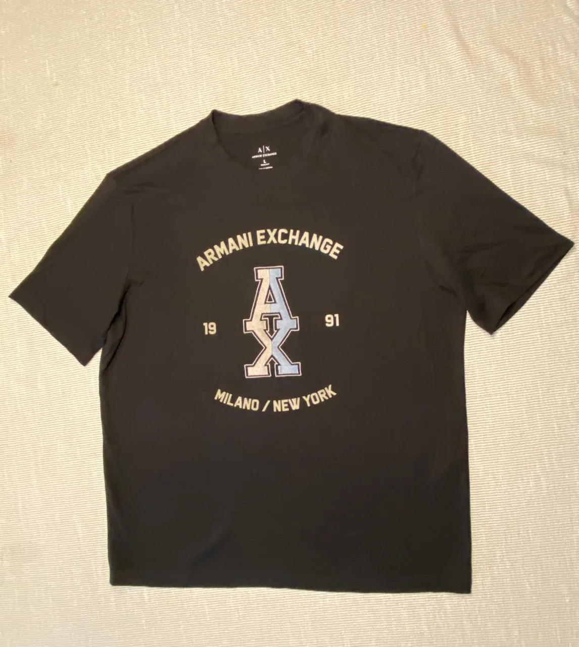 Camiseta Armani Exchange estampado tejido negro
