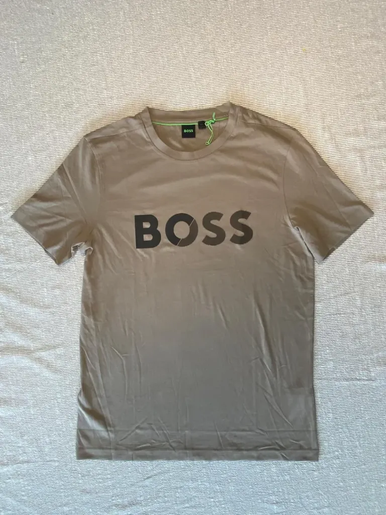 Camiseta Hugo Boss basica cafe
