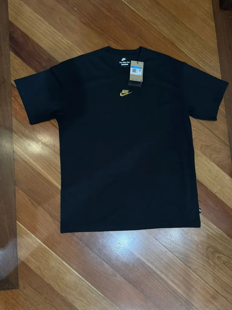 Camiseta nike basica negra con logo (m)