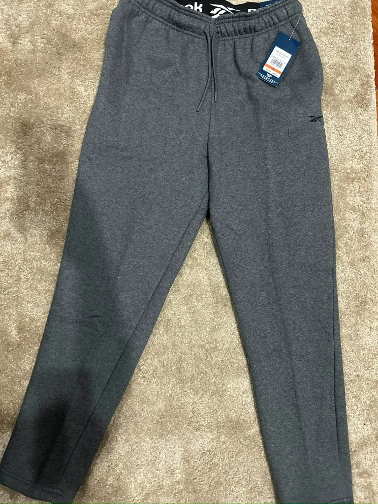 Sudadera bota recta Reebok gris oscuro (s)