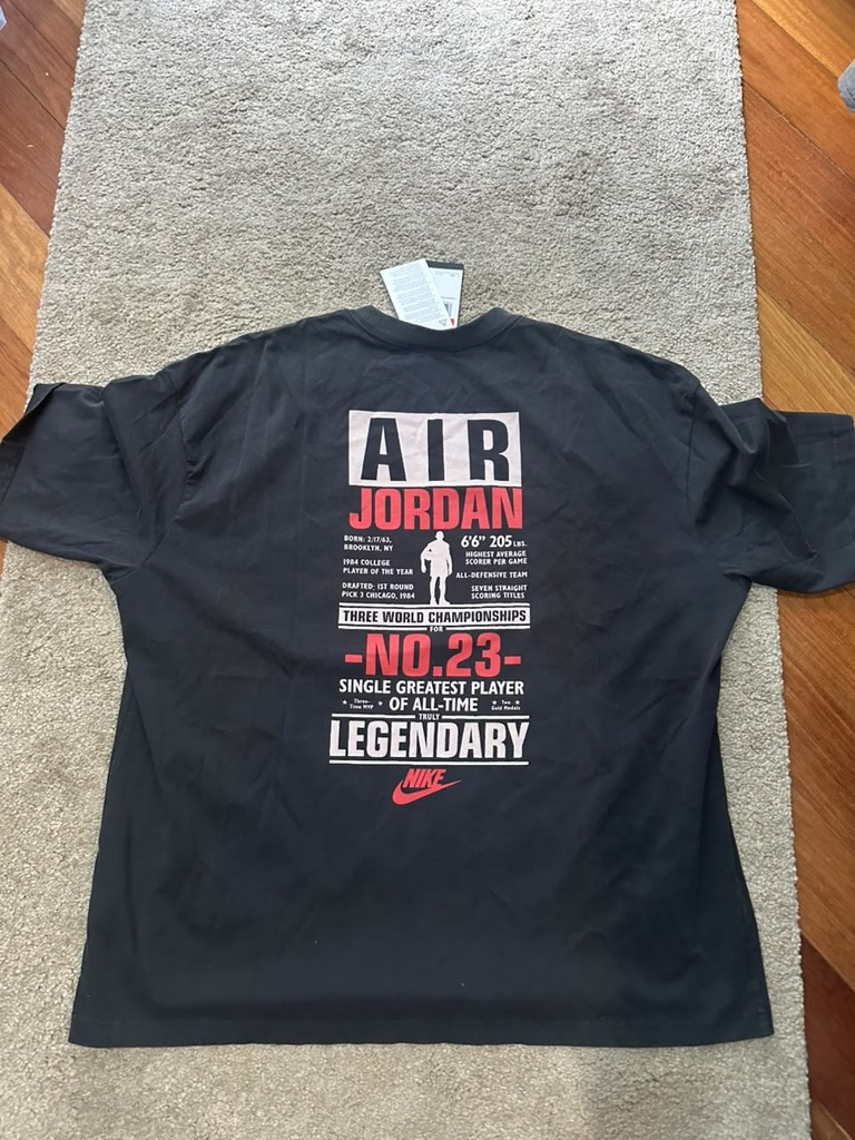 Camiseta Jordan negra grafica