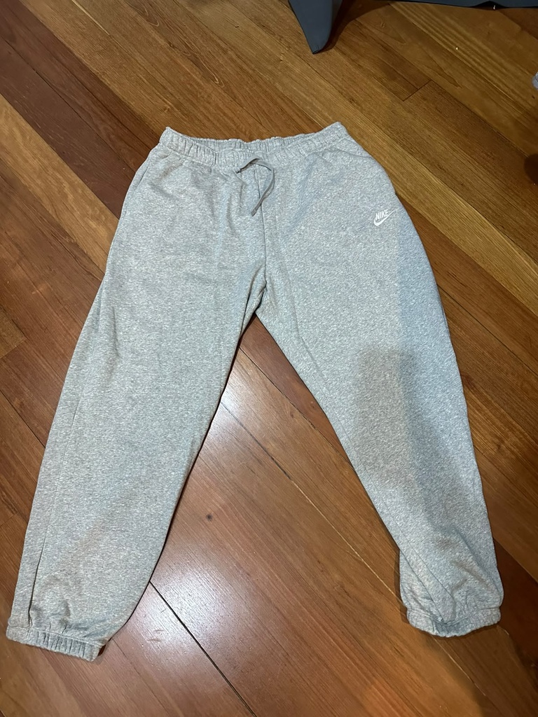 Jogger Nike Club gris oversized fit (s)