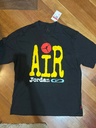 Camiseta Jordan Air negra logo amarillo